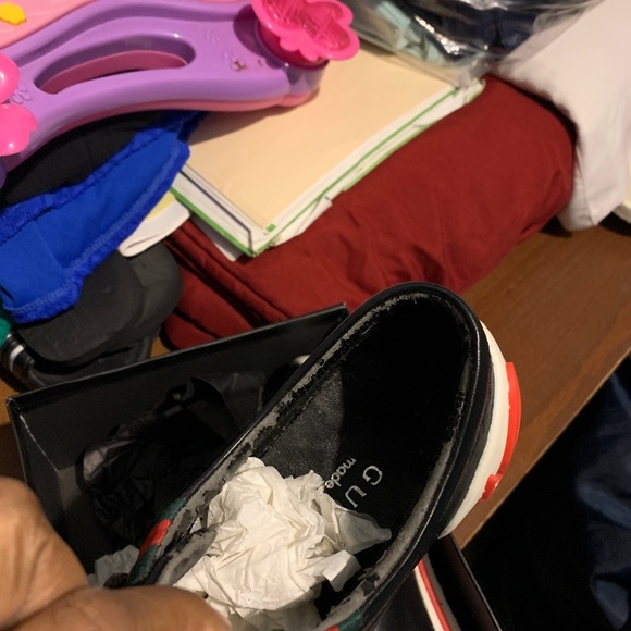 Hello , I am selling two wool coats, coach sneakers , TL boots& Gucci sneakers - Picture 10 of 11